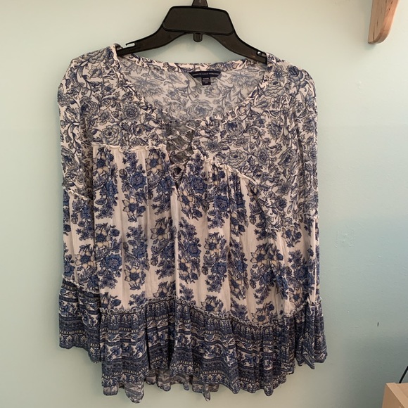 American Eagle Outfitters Tops - Flowy blouse with bell sleeves